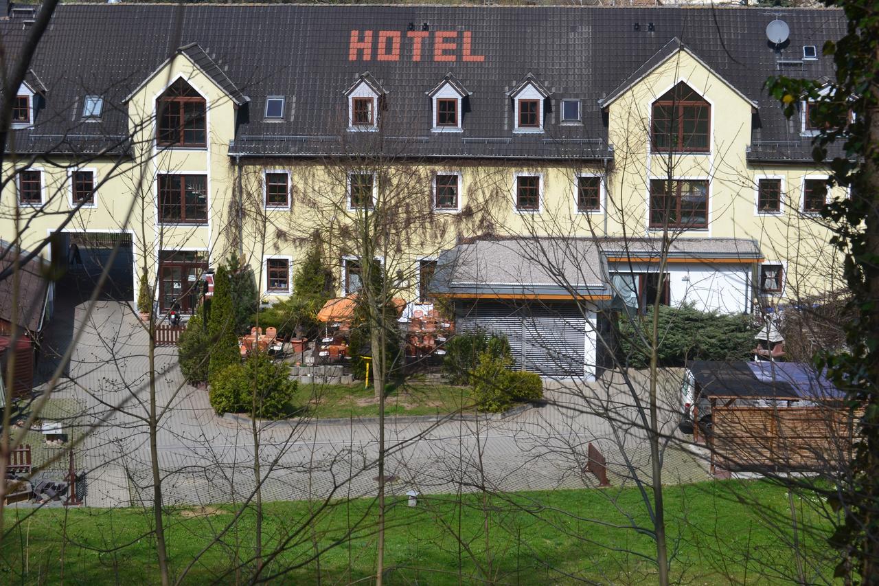 Elegant-Hotel "Zur Burg" Posterstein Esterno foto